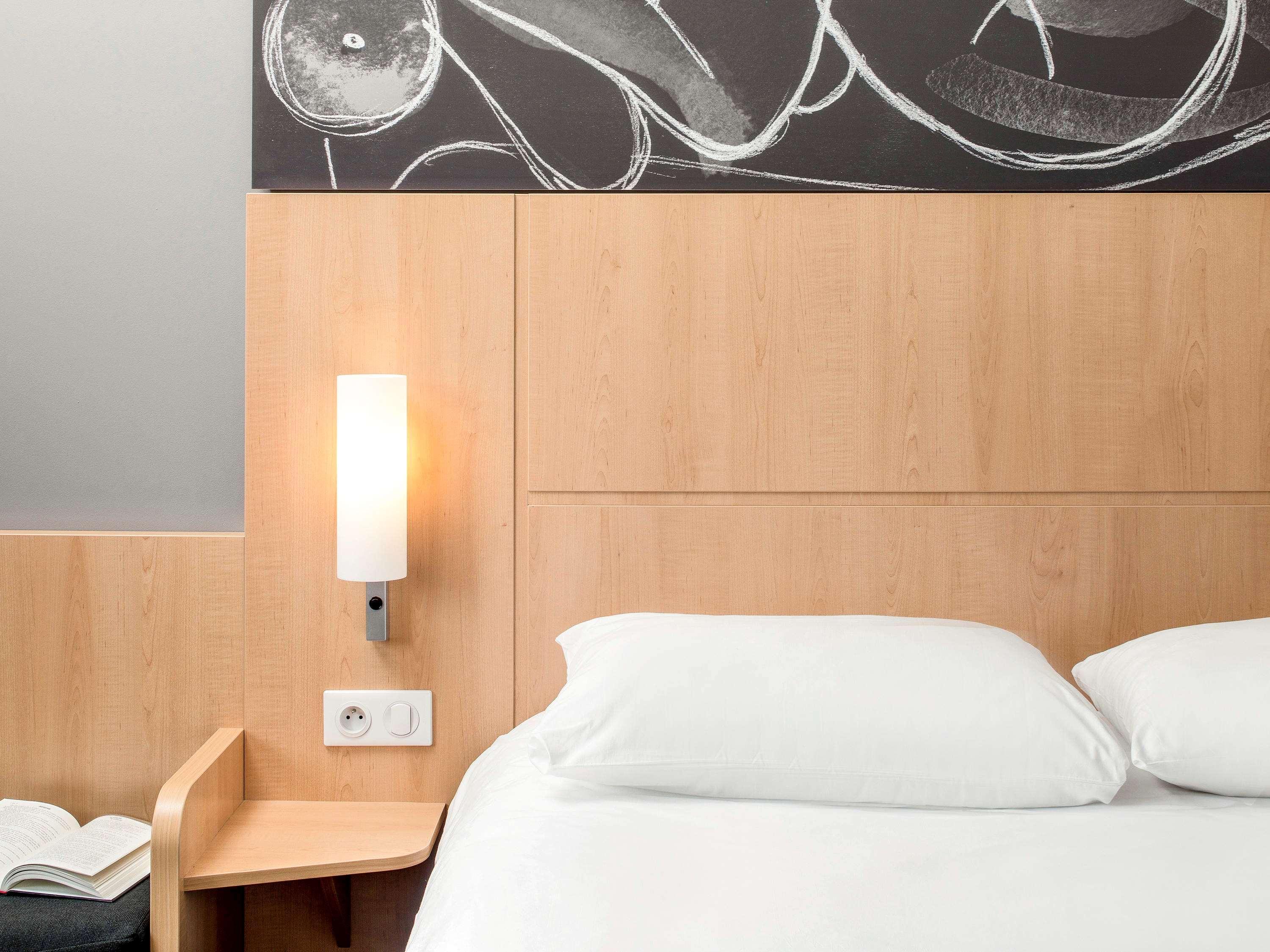 Ibis Montceau Les Mines Hotel Bagian luar foto