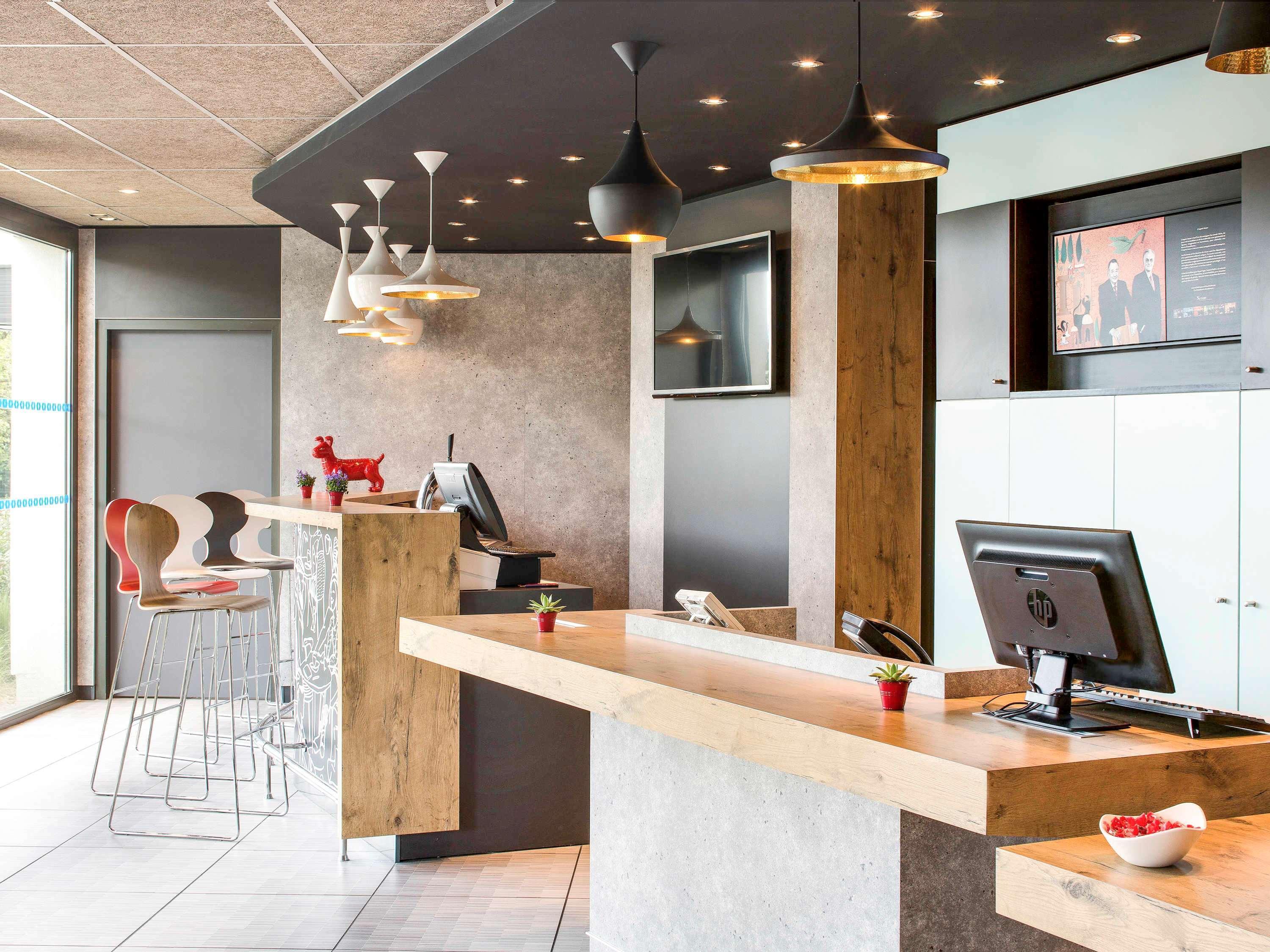 Ibis Montceau Les Mines Hotel Bagian luar foto