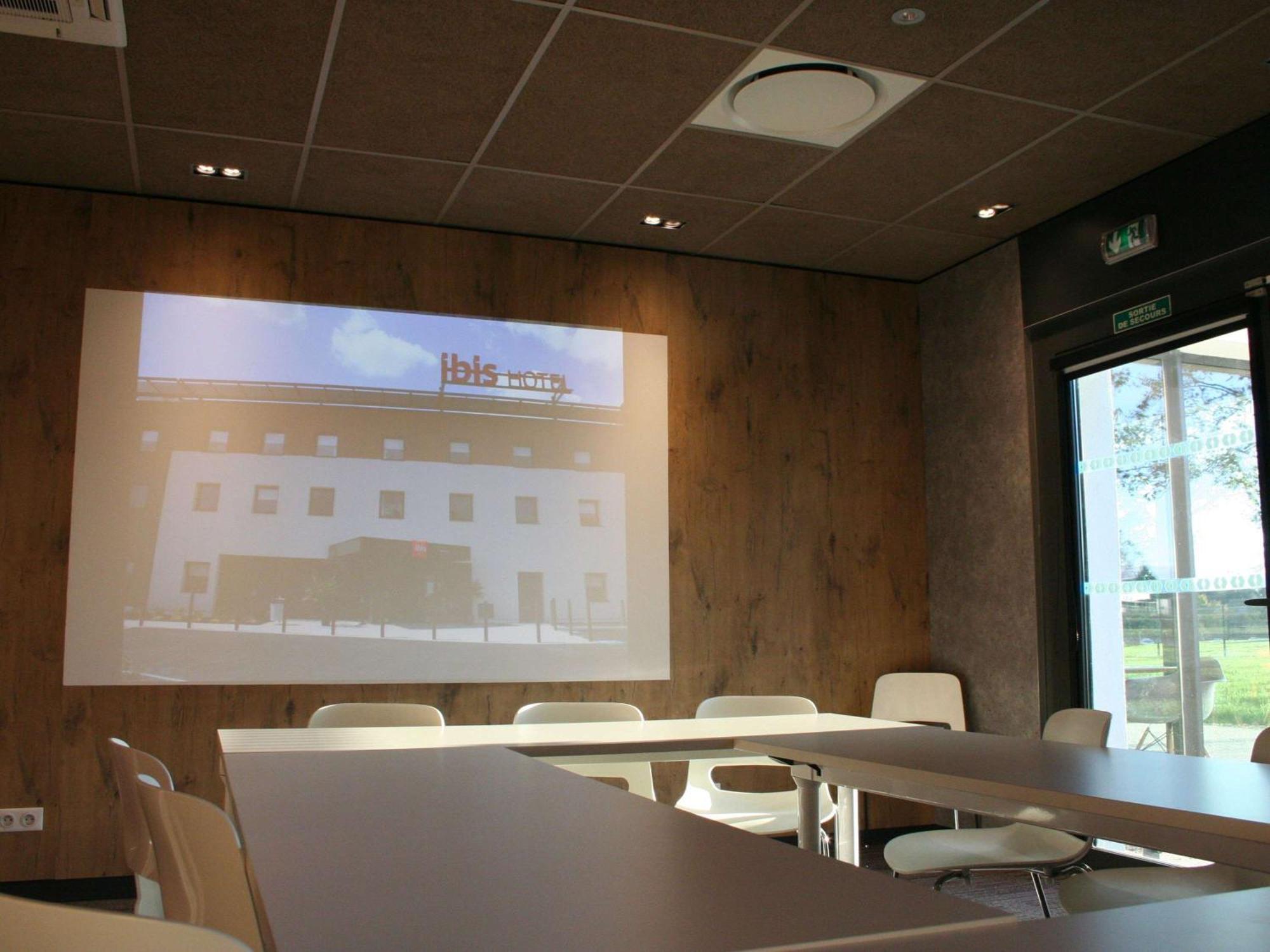 Ibis Montceau Les Mines Hotel Bagian luar foto