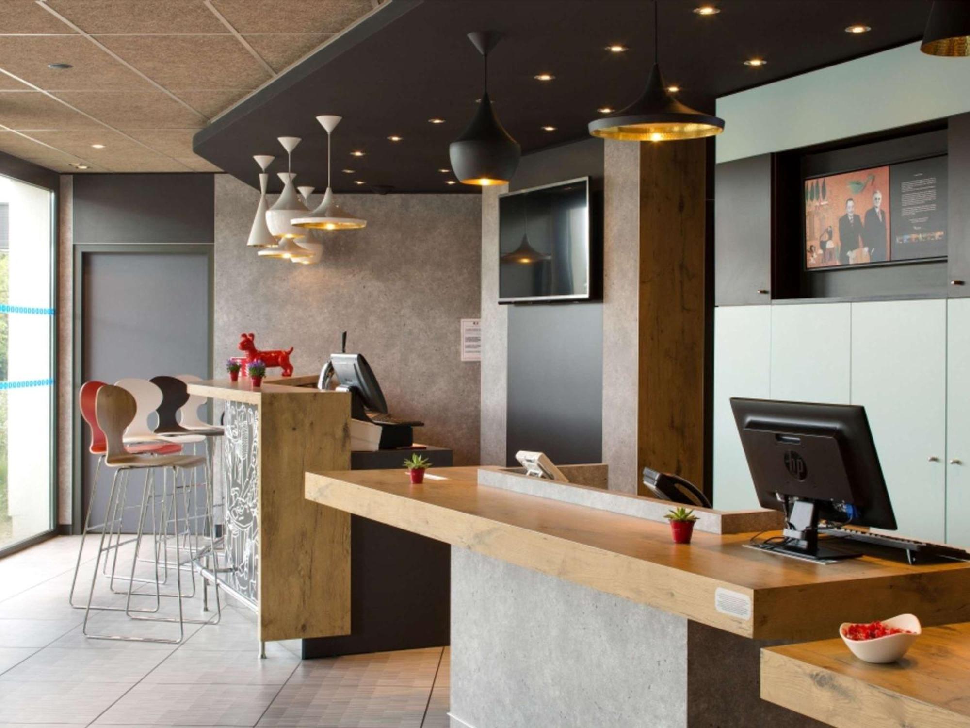 Ibis Montceau Les Mines Hotel Bagian luar foto