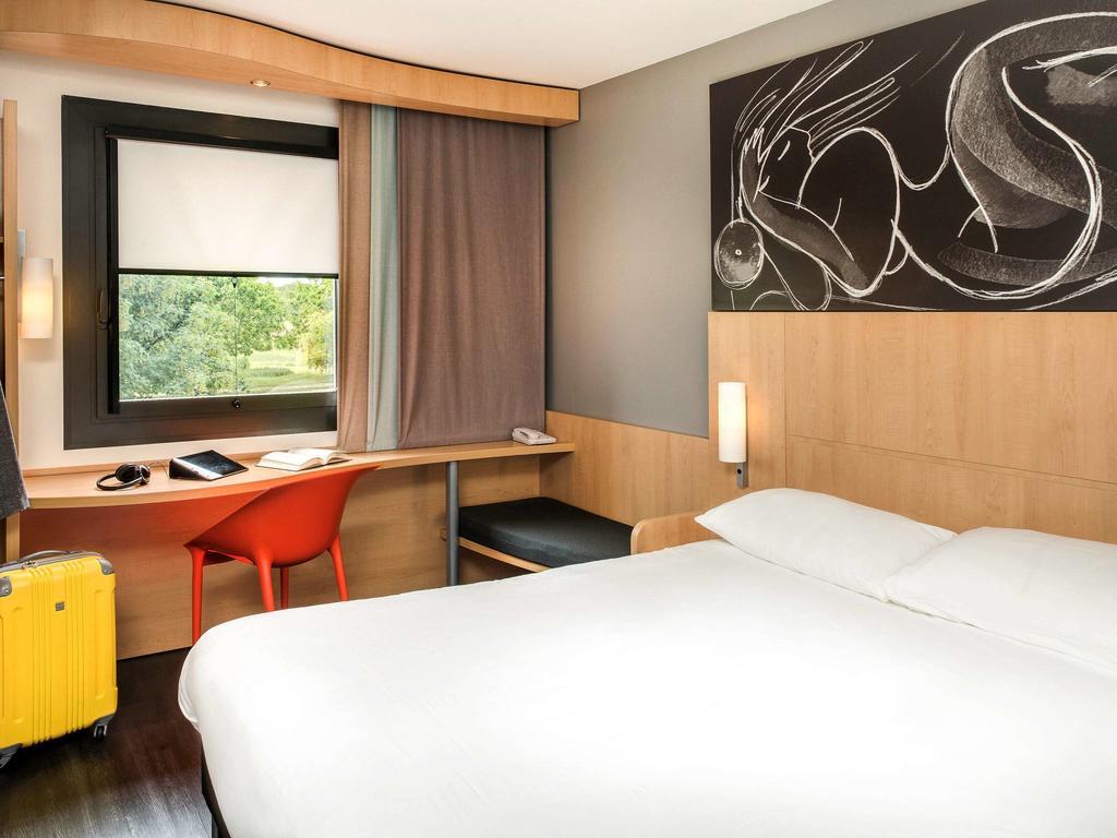 Ibis Montceau Les Mines Hotel Bagian luar foto