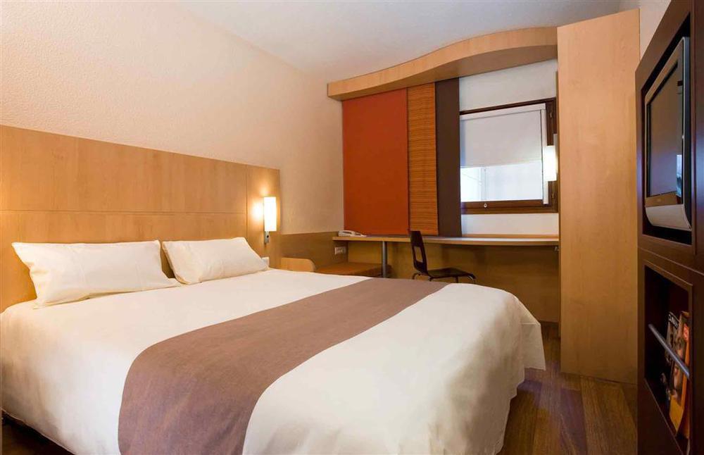 Ibis Montceau Les Mines Hotel Ruang foto